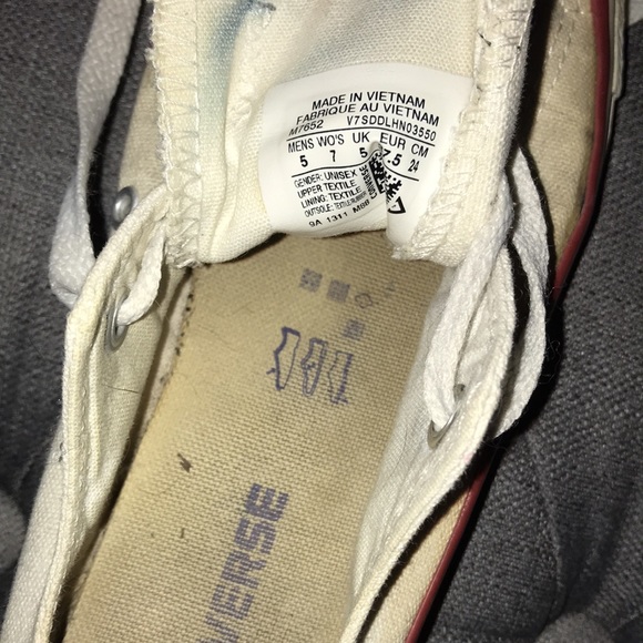 White converse - Picture 6 of 6